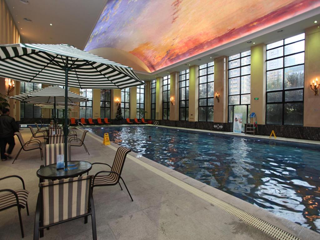 Bazén v ubytování Wyndham Grand Plaza Royale Palace Chengdu nebo v jeho okolí