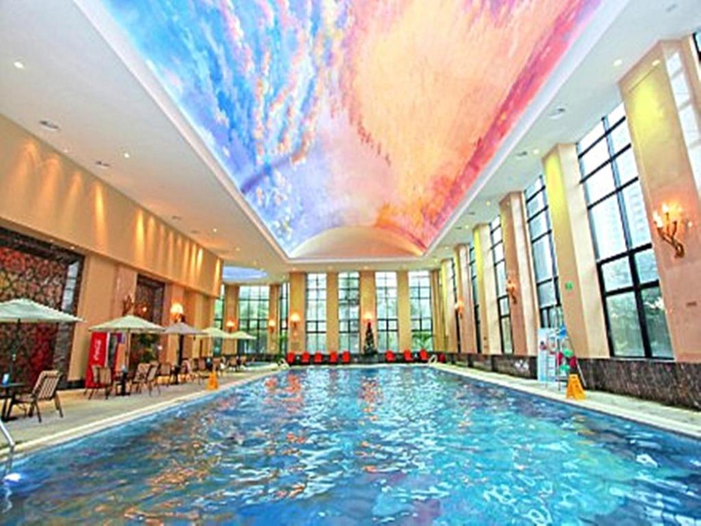 Bazén v ubytování Wyndham Grand Plaza Royale Palace Chengdu nebo v jeho okolí