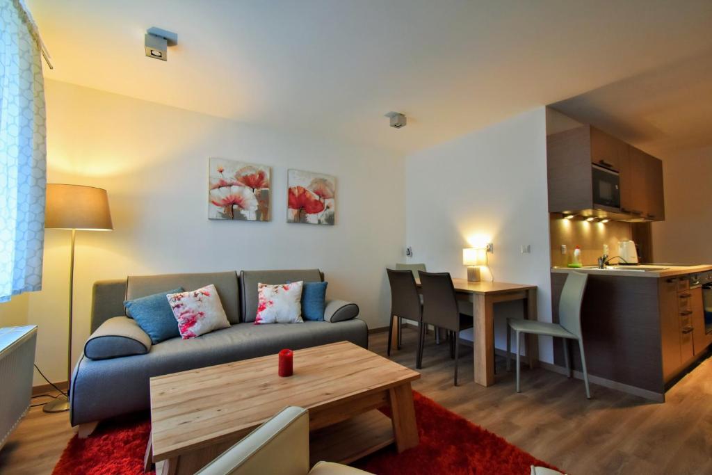 Posezení v ubytování Apartment Dalibor II with private entrance and private garage