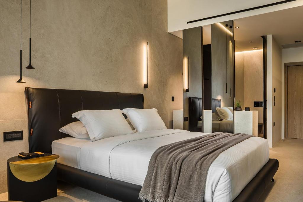 Postel nebo postele na pokoji v ubytování Canale Hotel & Suites