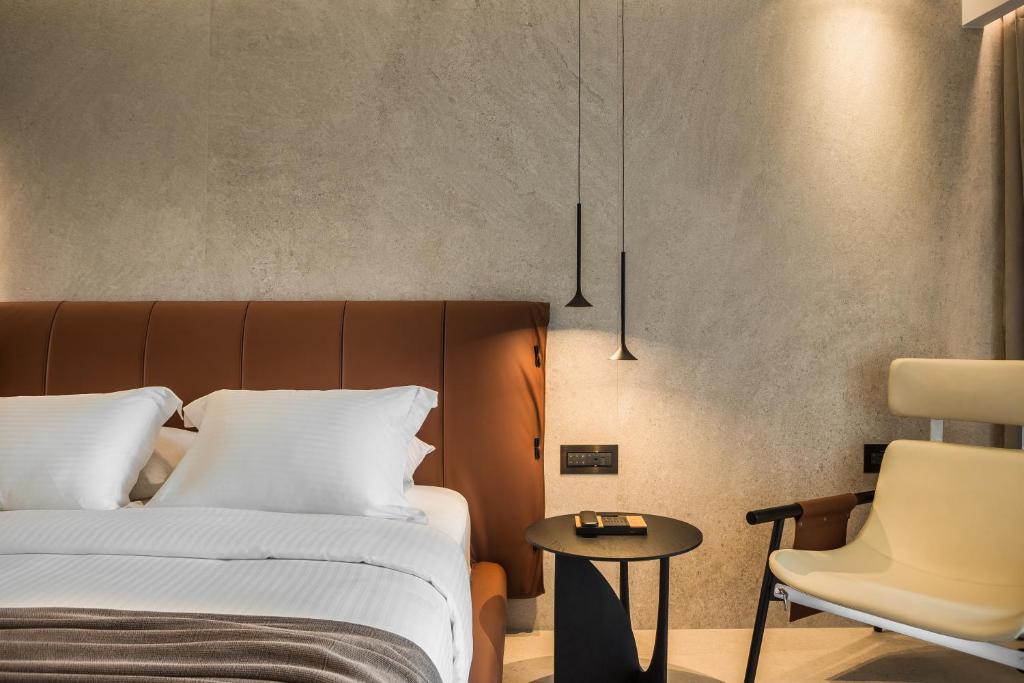 Postel nebo postele na pokoji v ubytování Canale Hotel & Suites