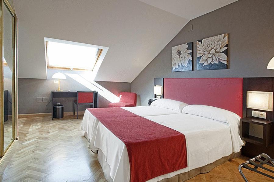 Hostal Carlos III - Special Offer - Twin Room