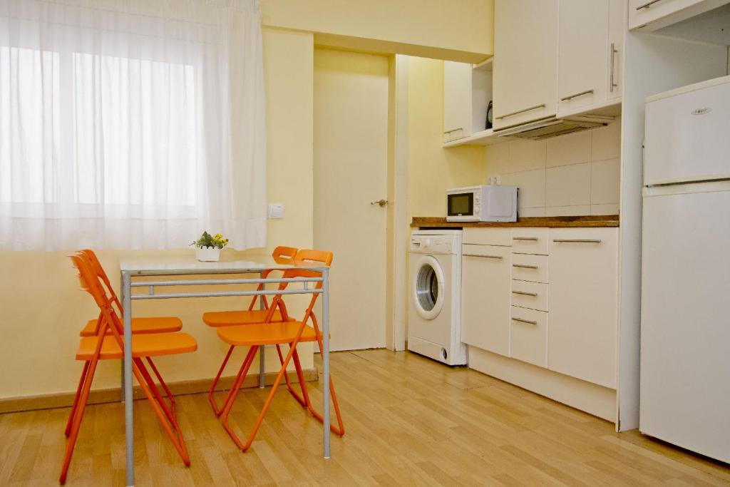 Kuchyň nebo kuchyňský kout v ubytování Barcelona City Apartment