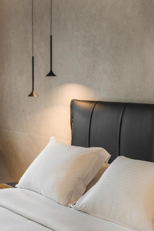 Postel nebo postele na pokoji v ubytování Canale Hotel & Suites
