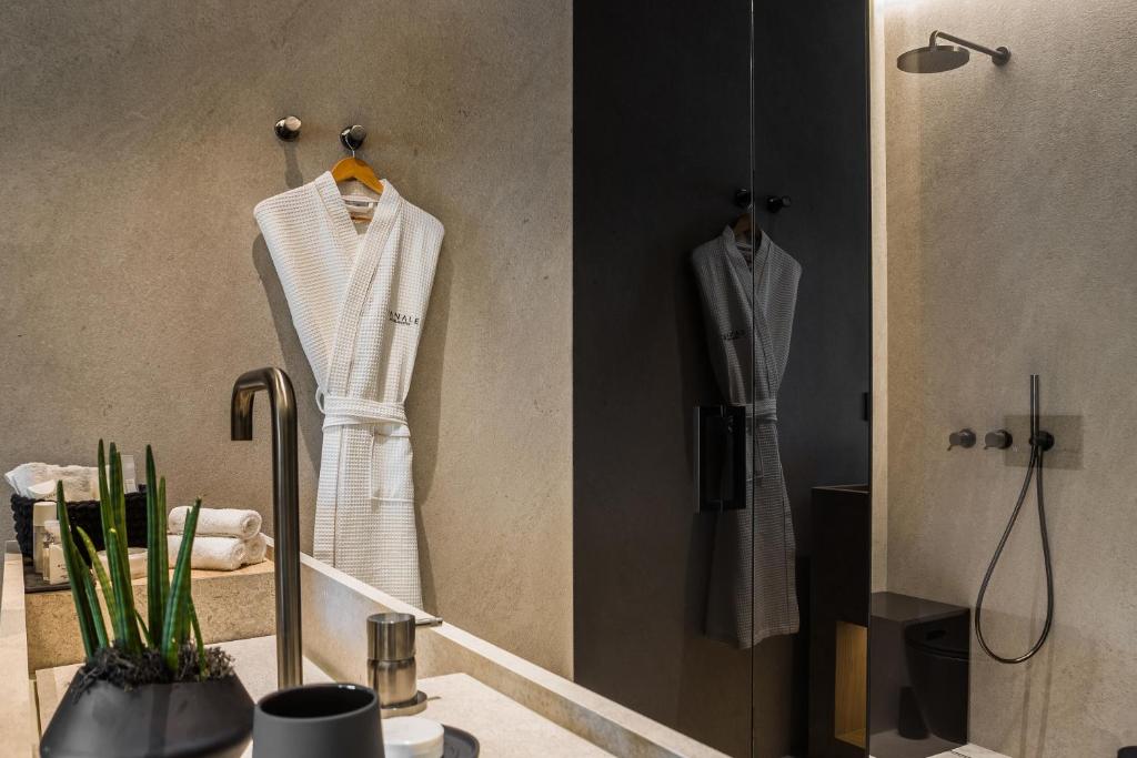 Koupelna v ubytování Canale Hotel & Suites