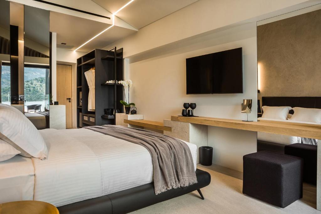 TV a/nebo společenská místnost v ubytování Canale Hotel & Suites