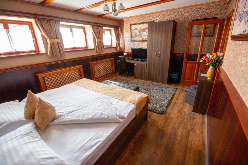 Postel nebo postele na pokoji v ubytování Hotel Kuria