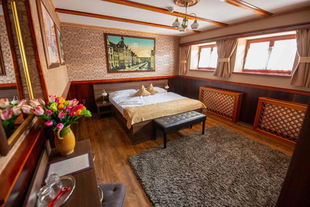 Postel nebo postele na pokoji v ubytování Hotel Kuria