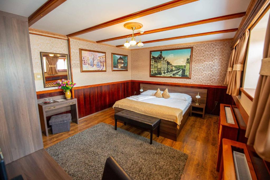 Postel nebo postele na pokoji v ubytování Hotel Kuria