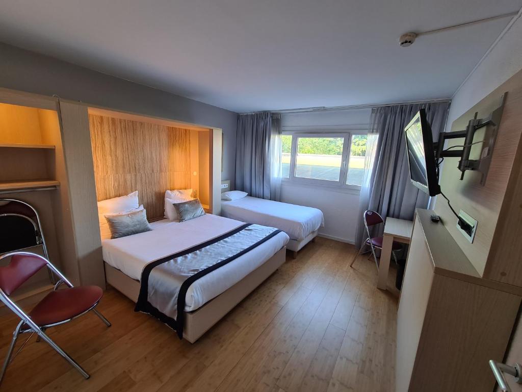 Postel nebo postele na pokoji v ubytování HÔTEL C SUITES chambres spacieuses