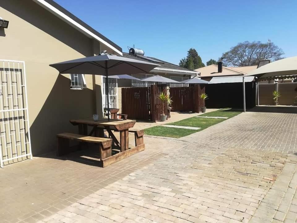 Namib Dlux Corporate Group Accommodation - Deluxe Double Room