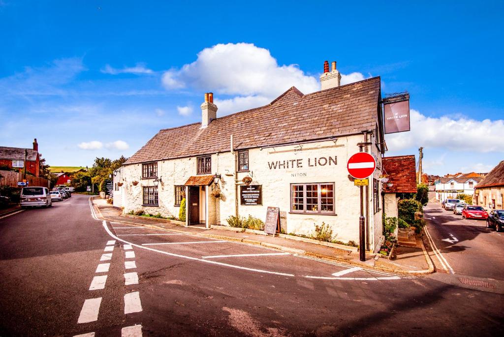 a white building on the corner of a street at The White Lion in Ventnor