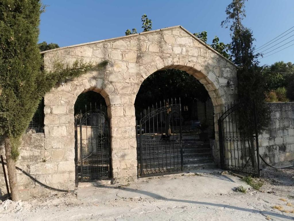 Romanos Villa - Three-Bedroom House