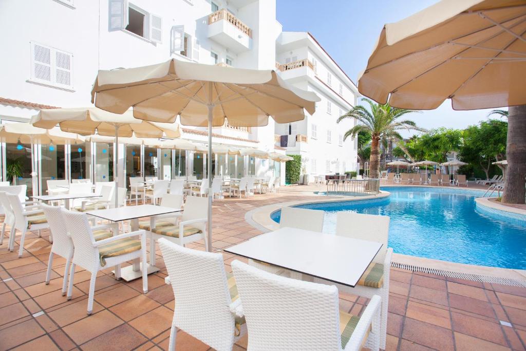 Bazén v ubytování Grupotel Dunamar nebo v jeho okolí