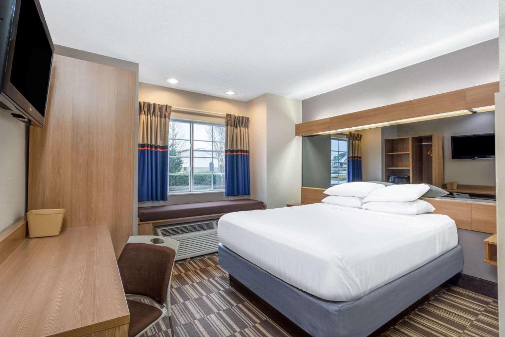 Microtel Inn & Suites by Wyndham Matthews/Charlotte photo