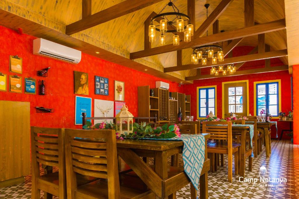 Restaurace v ubytování Camp Netanya Resort and Spa