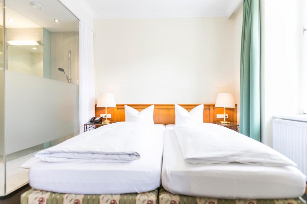 Hotel Sailer - Business Triple (glazen Badkamer) Kamer