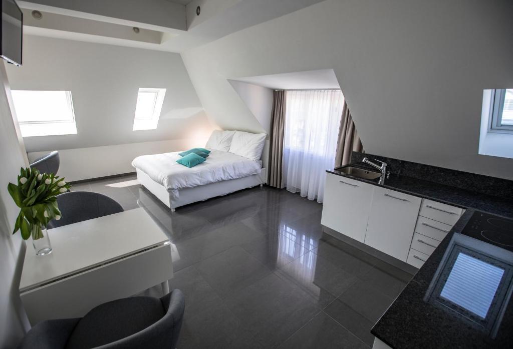 
Deluxe Suite with Kitchenette
