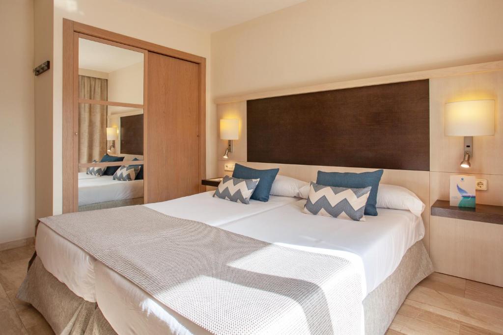Postel nebo postele na pokoji v ubytování Grupotel Dunamar