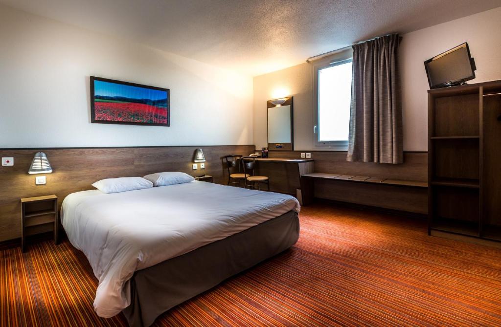 Postel nebo postele na pokoji v ubytování Ace Hotel Bourges
