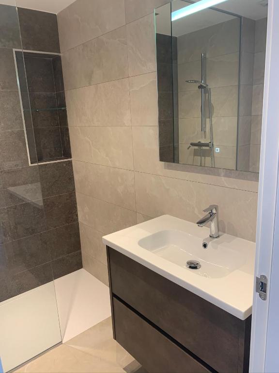 A bathroom at SERVICE APART LAZARO - Apartamentos Aguamarina 47