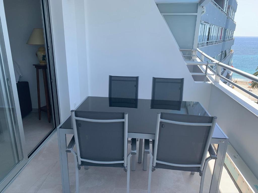A balcony or terrace at SERVICE APART LAZARO - Apartamentos Aguamarina 47