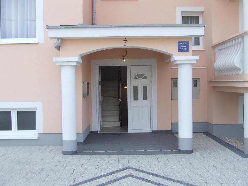 Rooms and Apartments Ana - 14