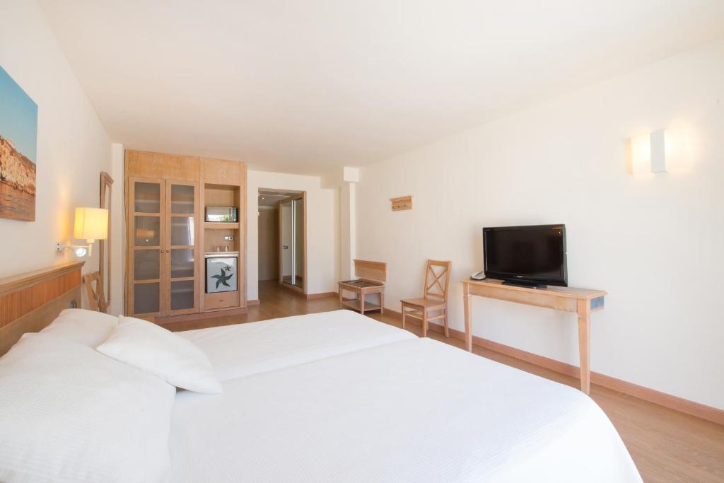 Iberostar Waves Club Cala Barca All Inclusive - 