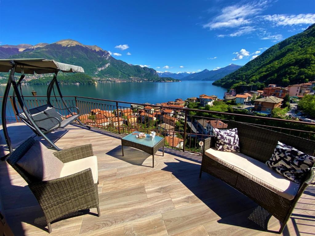 レッツェノにあるIl Bellavistaの湖の景色を望むバルコニー(椅子付)