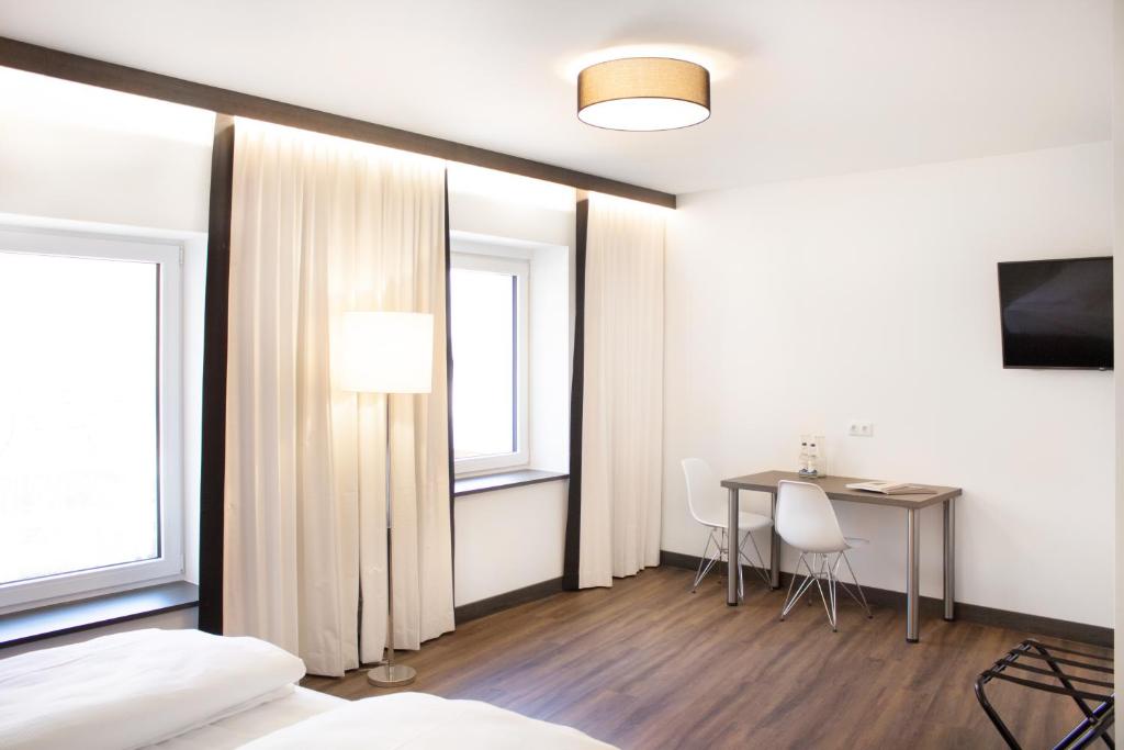 Postel nebo postele na pokoji v ubytování KU Hotel by WMM Hotels