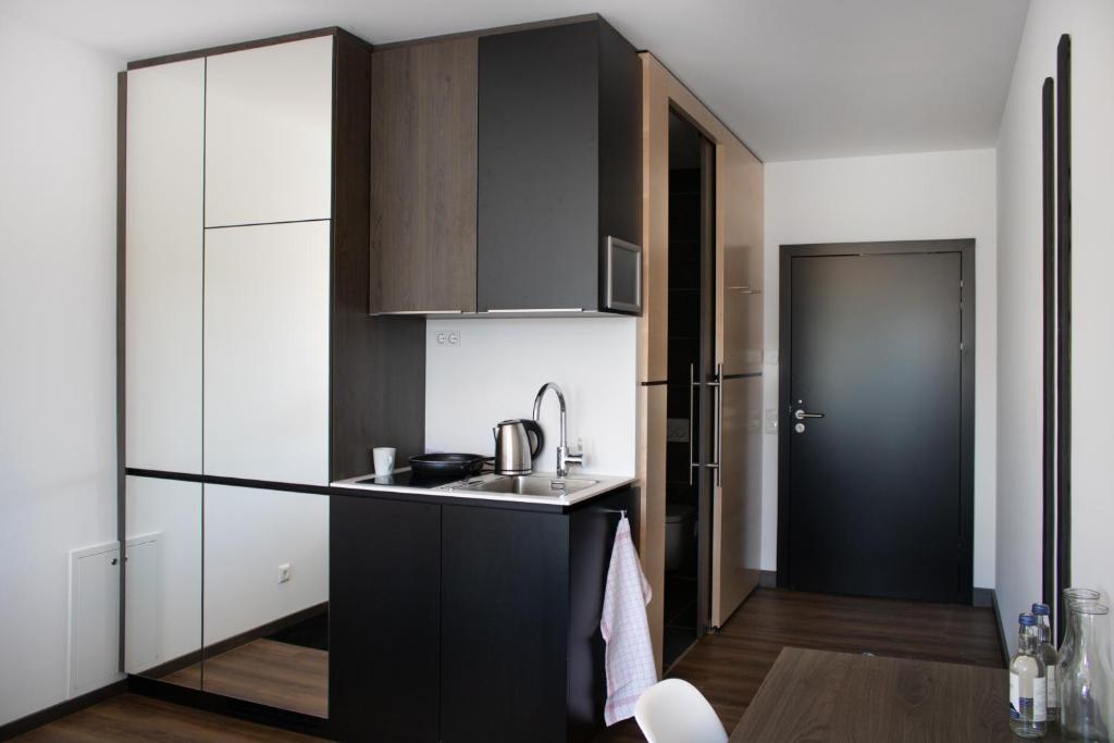 Kuchyň nebo kuchyňský kout v ubytování KU Hotel by WMM Hotels