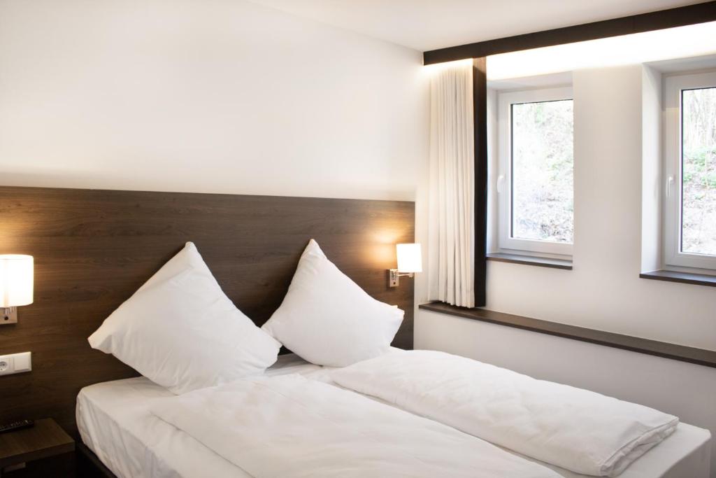 Postel nebo postele na pokoji v ubytování KU Hotel by WMM Hotels
