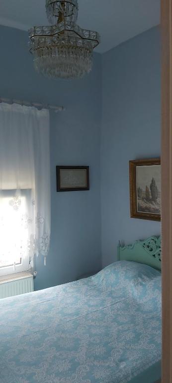 Łóżko lub łóżka w pokoju w obiekcie Sofia's Cottage