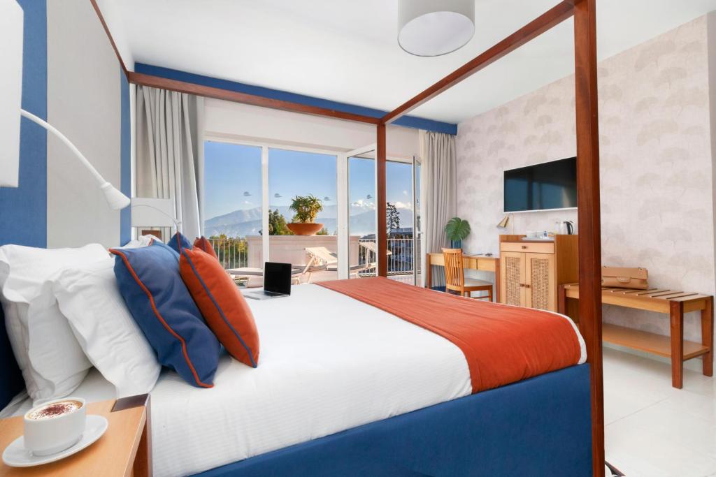 Postel nebo postele na pokoji v ubytování Atlantic Palace Hotel