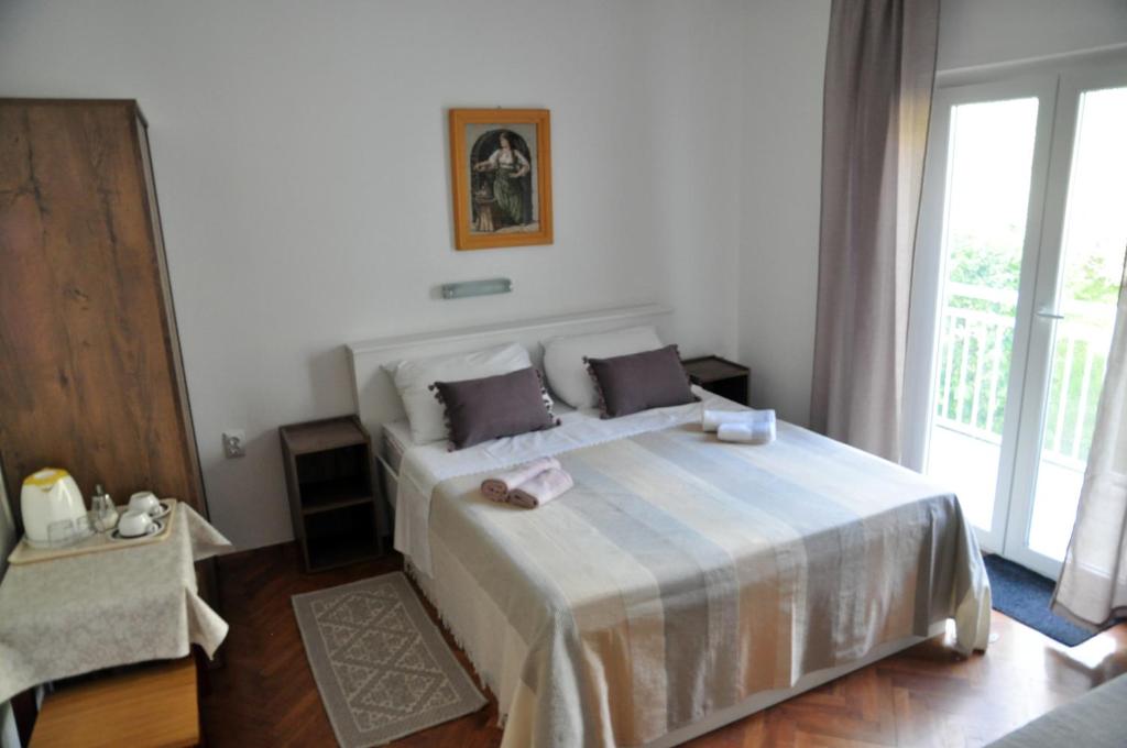Postel nebo postele na pokoji v ubytování Rose rooms at island of Rab