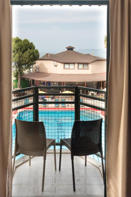 Bazén v ubytování Bahar Hotels nebo v jeho okolí