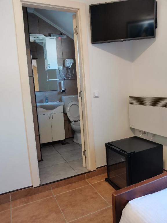 تلفاز و/أو أجهزة ترفيهية في JOKSIM Rooms&Restaurant
