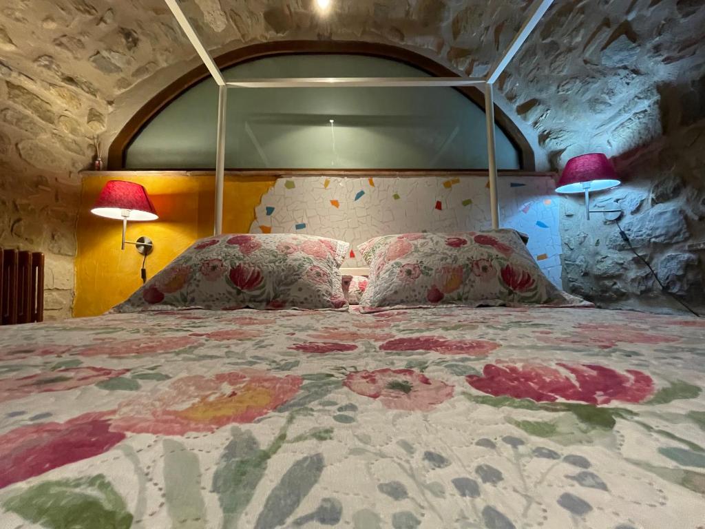 Postel nebo postele na pokoji v ubytování Mas Tulsà Casa Rural Girona