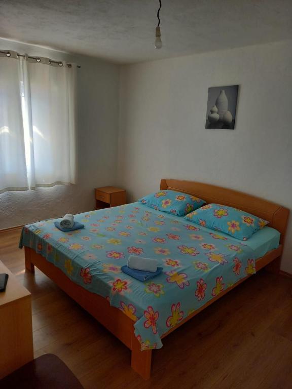 Łóżko lub łóżka w pokoju w obiekcie House Slavka