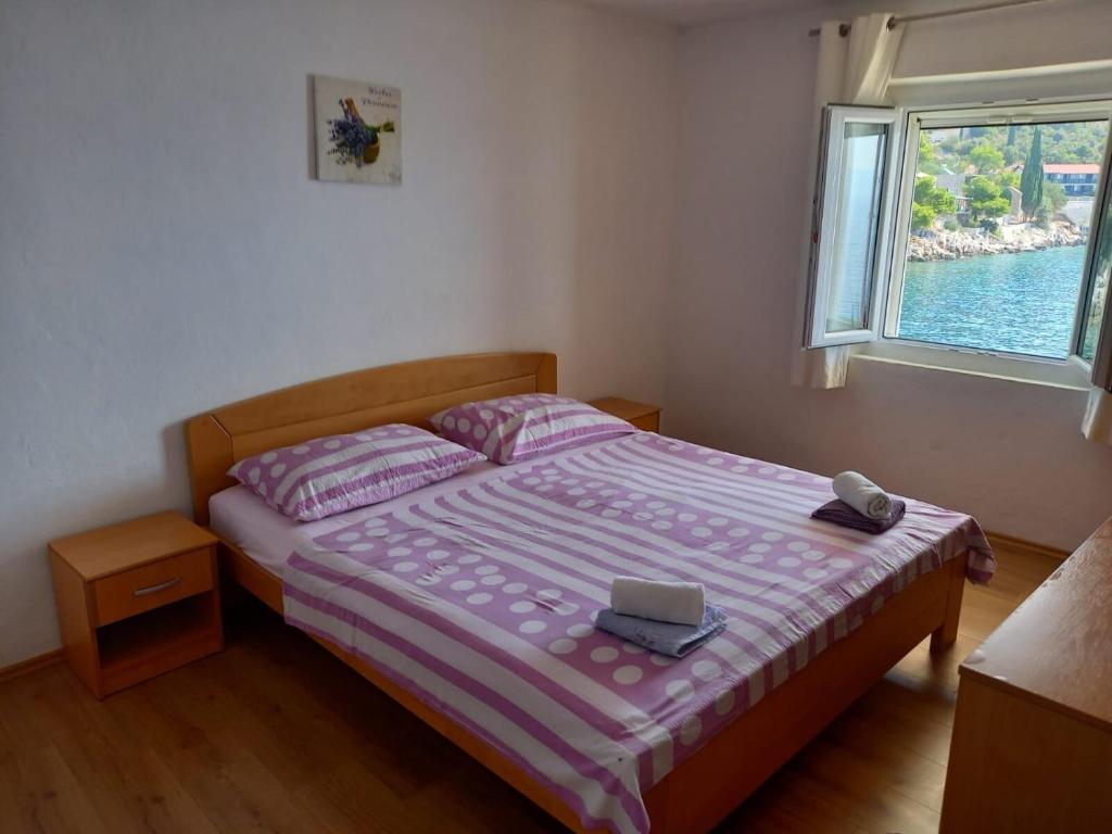 Łóżko lub łóżka w pokoju w obiekcie House Slavka