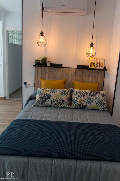 A bed or beds in a room at Tándem House