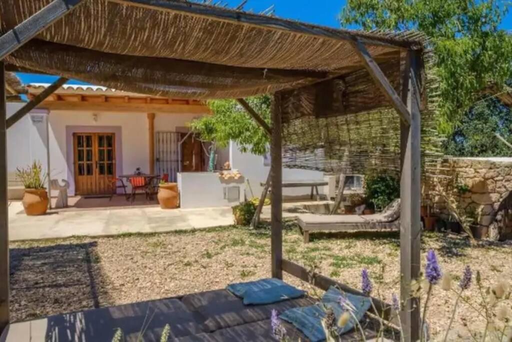 CASA IBICENCA EN CALA D´HORT, San Jose de sa Talaia ...