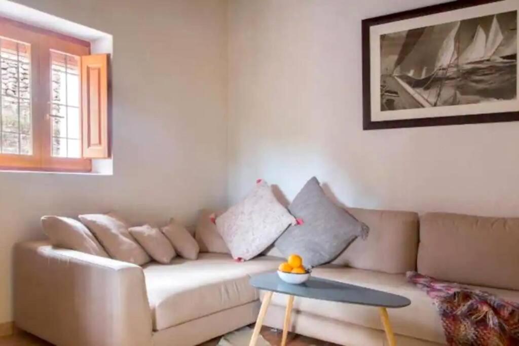 A seating area at CASA IBICENCA EN CALA D´HORT