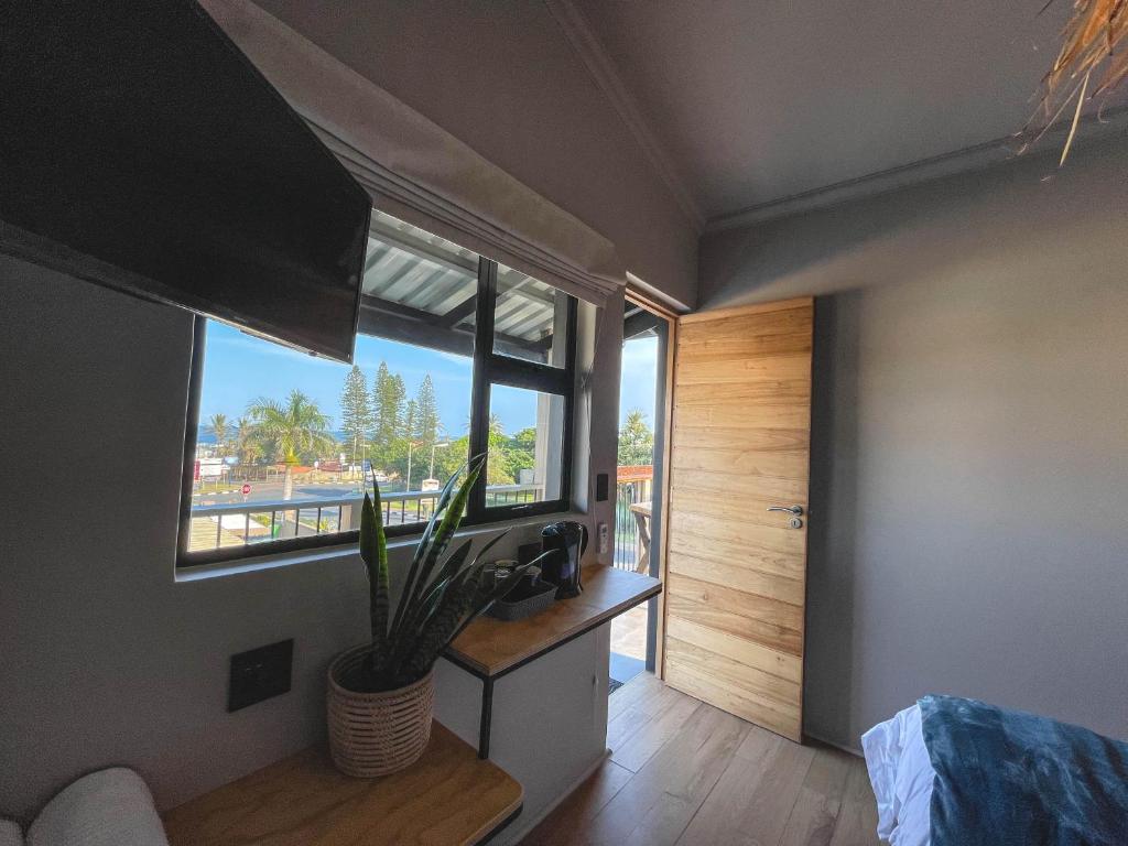 Le Bezz Guesthouse - Double Room - Balcony Sea View 8