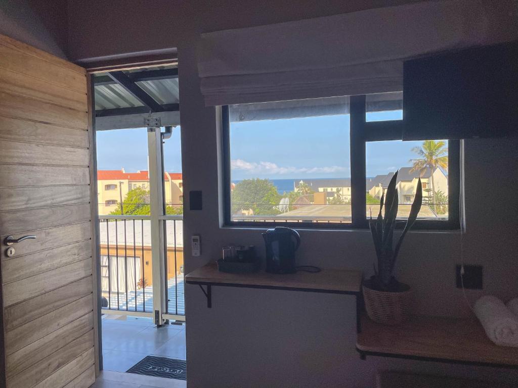 Le Bezz Guesthouse - Double Room - Balcony Sea View 9