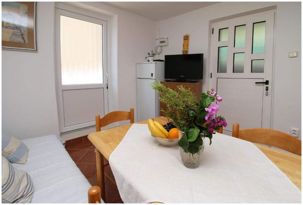 TV a/nebo společenská místnost v ubytování Apartments Elvis