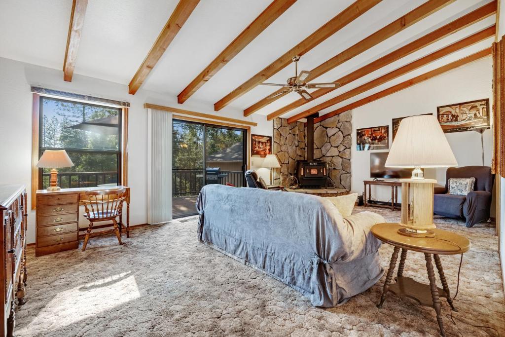 Χώρος καθιστικού στο Mountain Springs Lodge