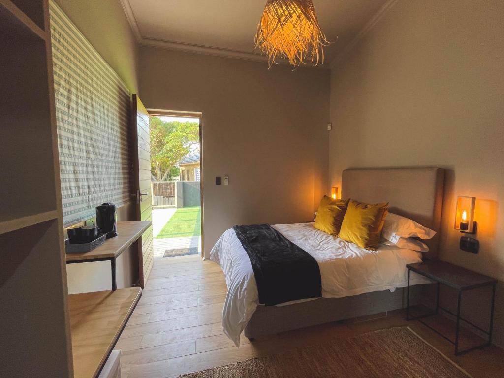 Le Bezz Guesthouse - Double Room - Balcony Interleading 12