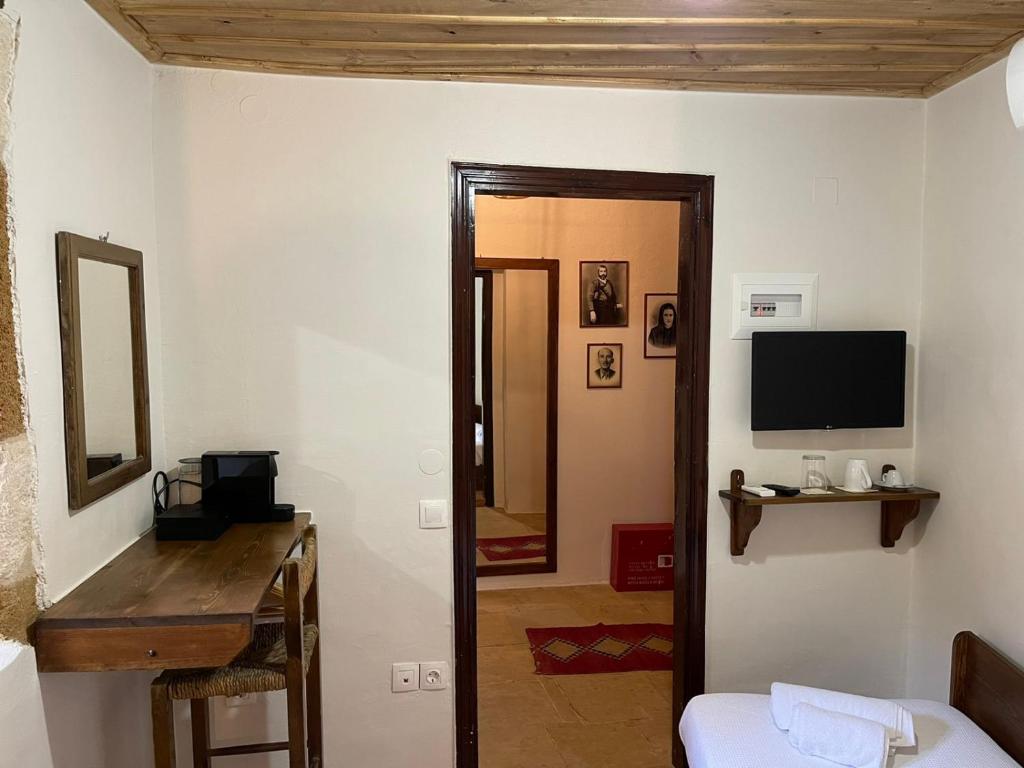 TV a/nebo společenská místnost v ubytování Captain Vasilis Hotel