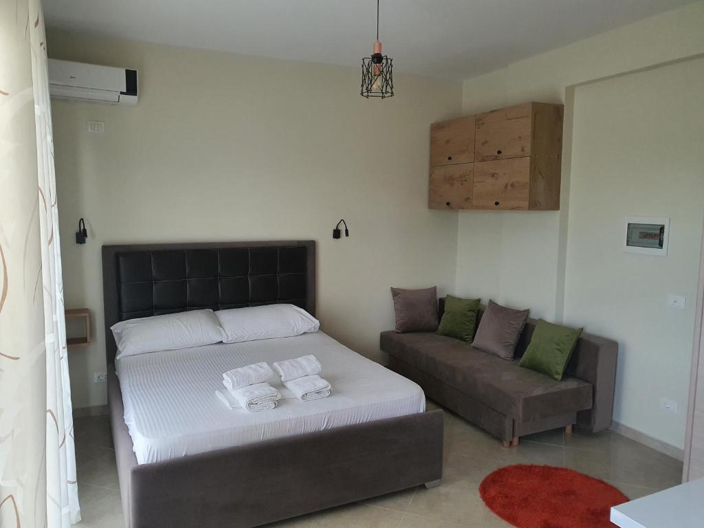 Deni Sea View Apartment - Image 10